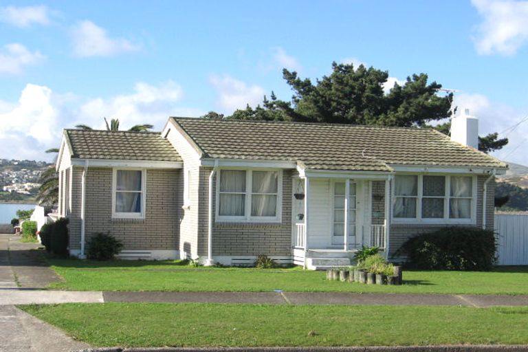 Photo of property in 27 Whanga Crescent, Titahi Bay, Porirua, 5022