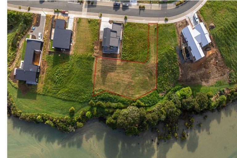 Photo of property in 70 Omahina Street, Raglan, 3225