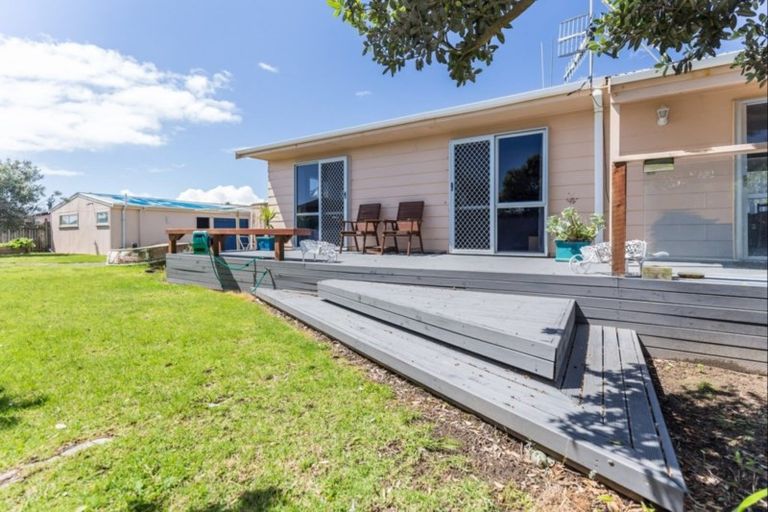 Photo of property in 44 Te Kiri Street, Himatangi Beach, Foxton, 4891