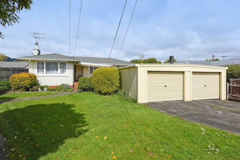 Photo of property in 16 Granville Street, Silverstream, Upper Hutt, 5019