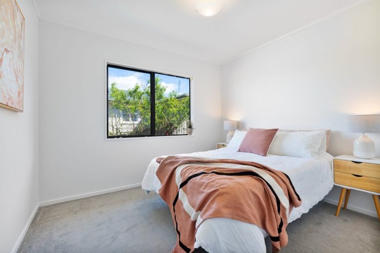 Photo of property in 2/38 Waverley Avenue, Glenfield, Auckland, 0629