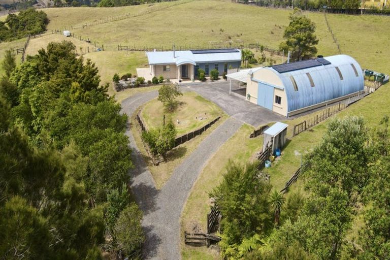 Photo of property in 14b Wairere Road, Waitakere, Henderson, 0782