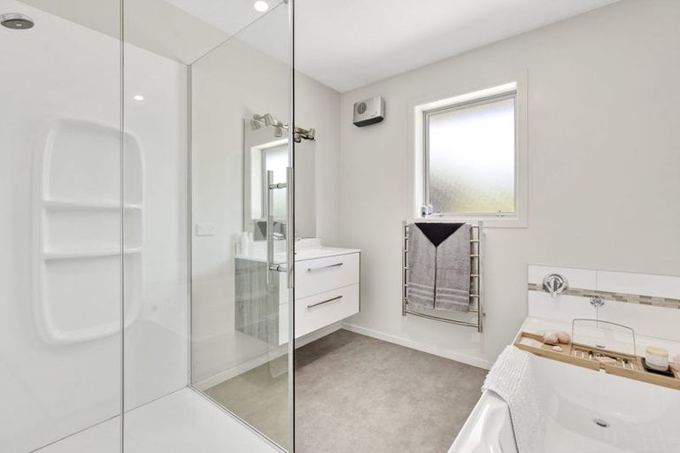 Photo of property in 1 Criffel Place, Luggate, Cromwell, 9383