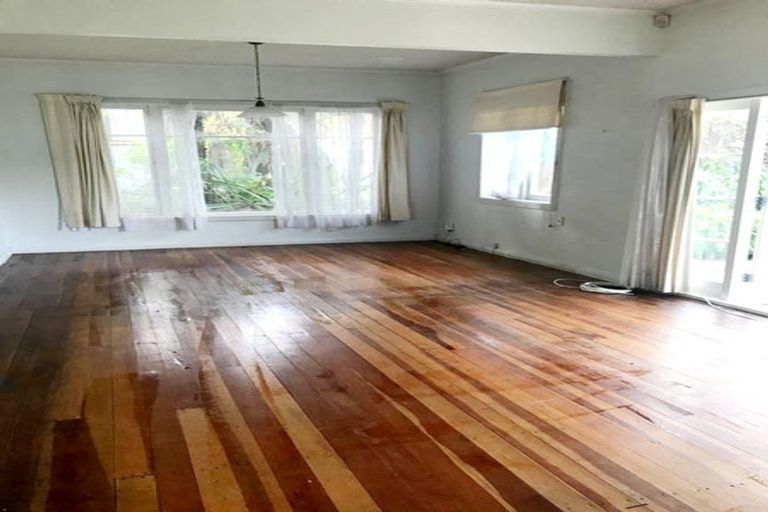 Photo of property in 233 Portage Road, Green Bay, Auckland, 0604