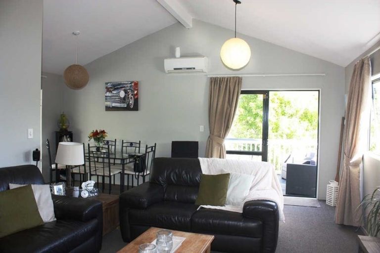 Photo of property in 2/29 Beaudine Avenue, Glenfield, Auckland, 0629