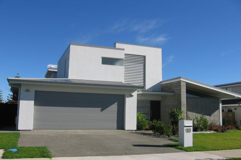 Photo of property in 18 Newbury Place, Schnapper Rock, Auckland, 0632