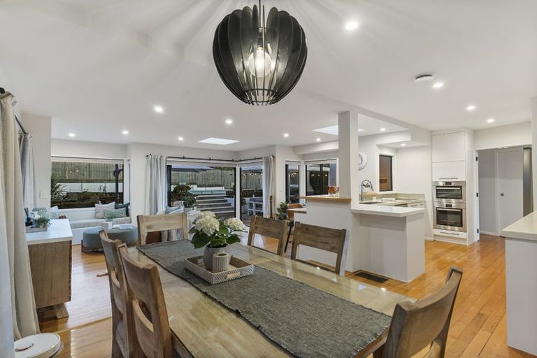 Photo of property in 6 Liston Crescent, Cockle Bay, Auckland, 2014