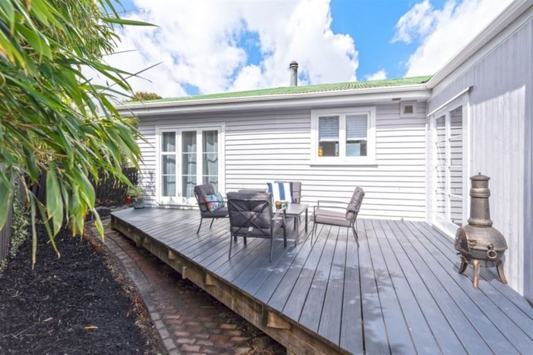 Photo of property in 23a Riserra Drive, Ranui, Auckland, 0612