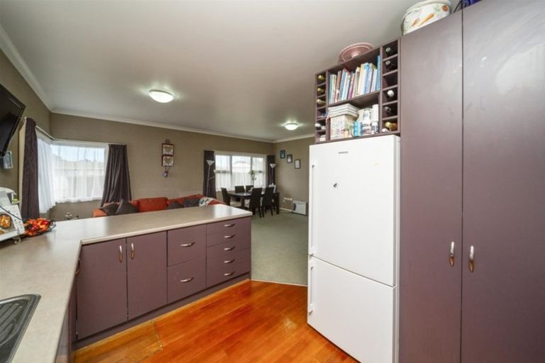 Photo of property in 77 Camberwell Road, Hawera, 4610