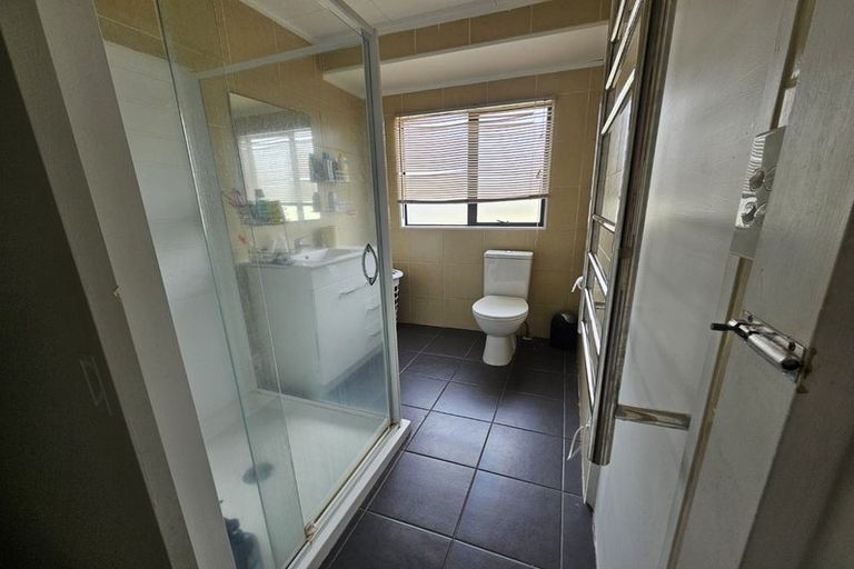 Photo of property in 42 Riverton Drive, Randwick Park, Auckland, 2105