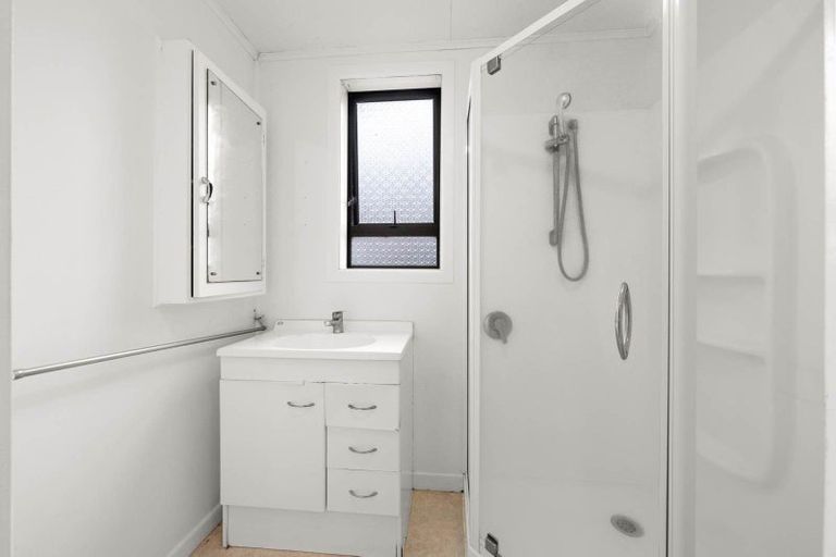 Photo of property in 9 The Esplanade, Eastern Beach, Auckland, 2012