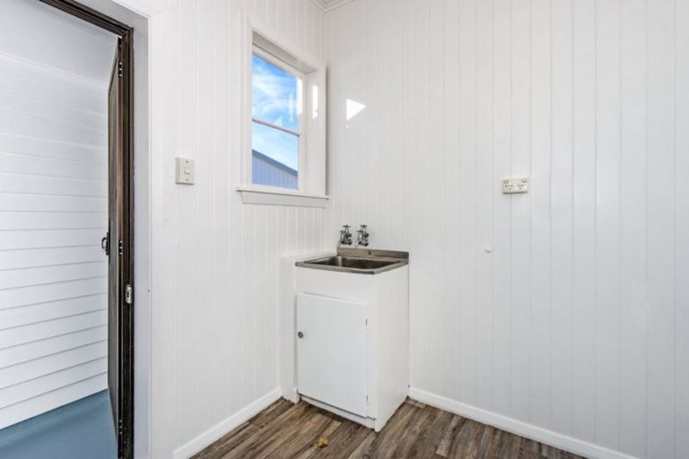 Photo of property in 17 Riley Crescent, Woolston, Christchurch, 8023