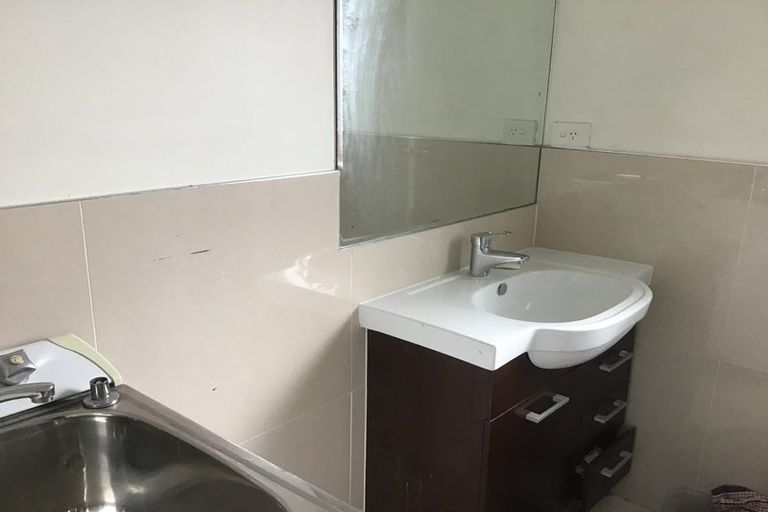 Photo of property in 4 Vanguard Road, Kelston, Auckland, 0602