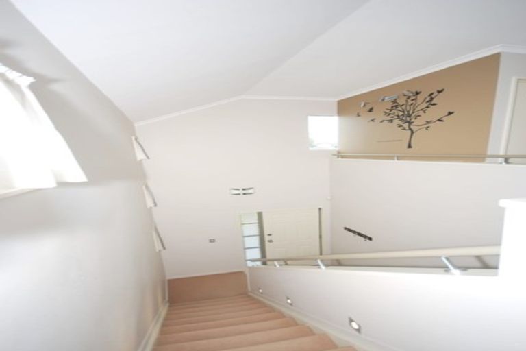 Photo of property in 11 Lilybank Crescent, East Tamaki, Auckland, 2013