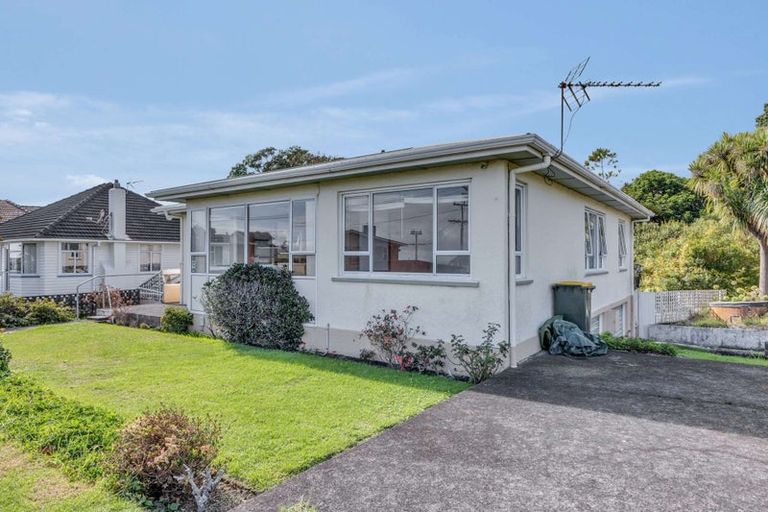 Photo of property in 27 South Road, Moturoa, New Plymouth, 4310