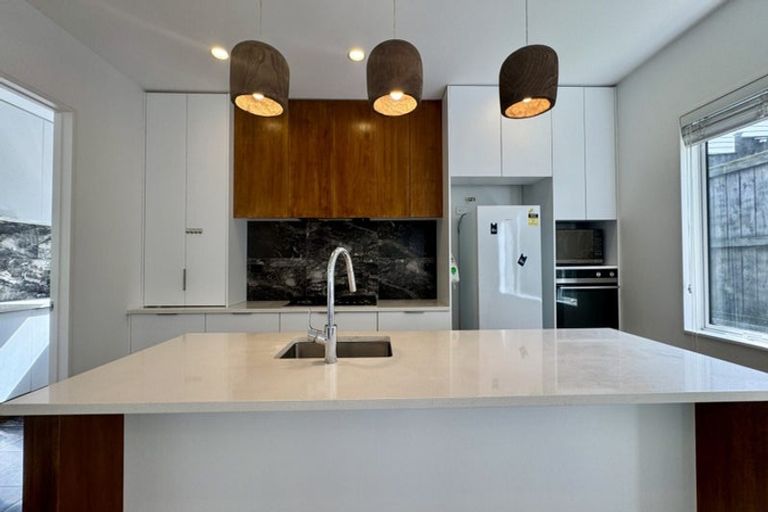 Photo of property in 31a Wairau Road, Forrest Hill, Auckland, 0627