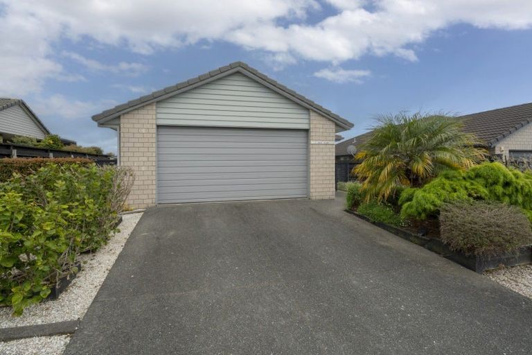 Photo of property in 2 Vista Close, Omokoroa, 3114