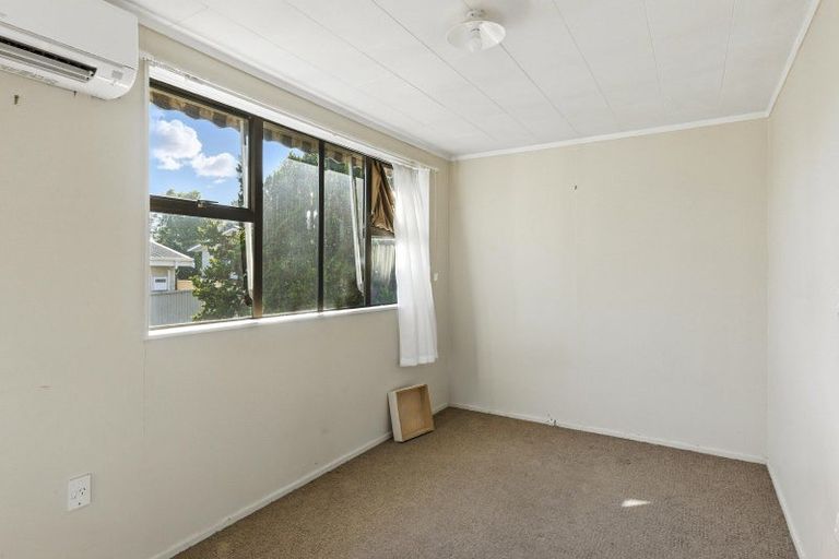 Photo of property in 12 Douglas Street, Levin, 5510