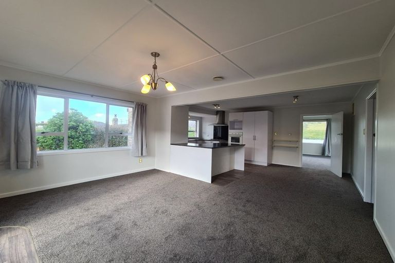 Photo of property in 94 Omata Road, Marfell, New Plymouth, 4310