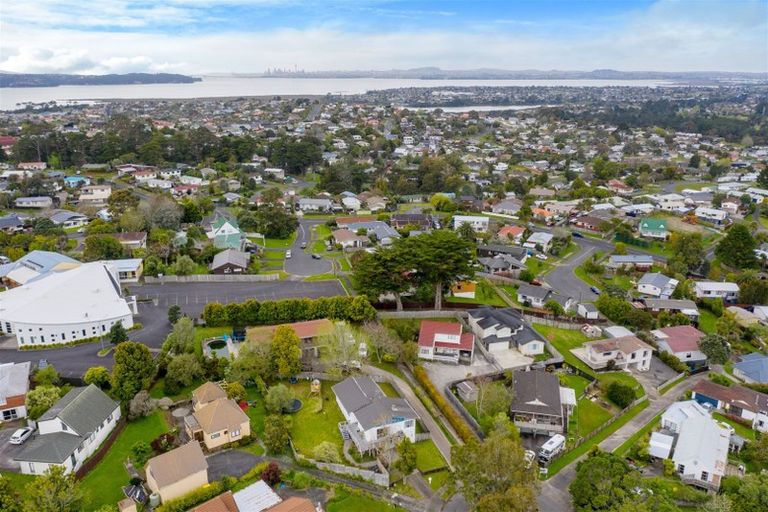 Photo of property in 20 Woodhouse Place, West Harbour, Auckland, 0618