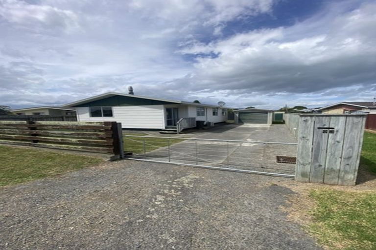 Photo of property in 93 Rangiuru Road, Otaki Beach, Otaki, 5512
