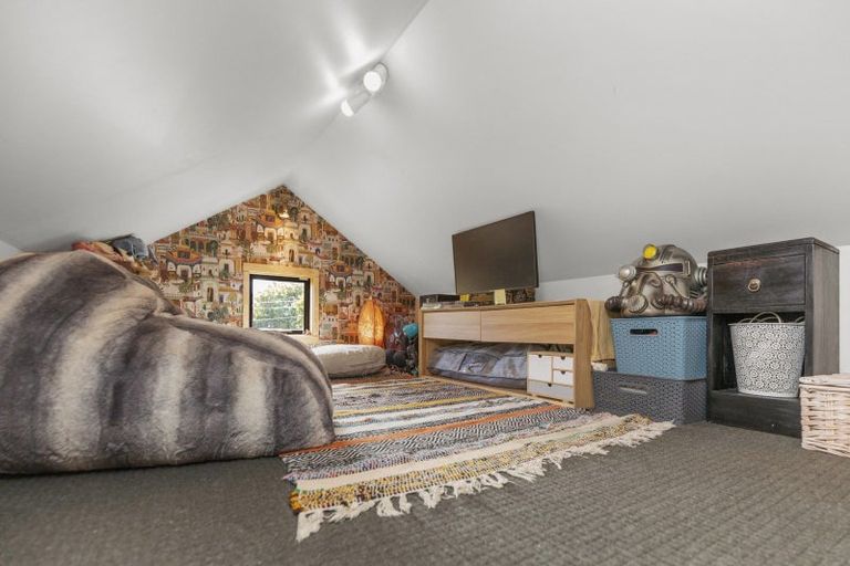 Photo of property in 12 Heretaunga Square, Silverstream, Upper Hutt, 5019