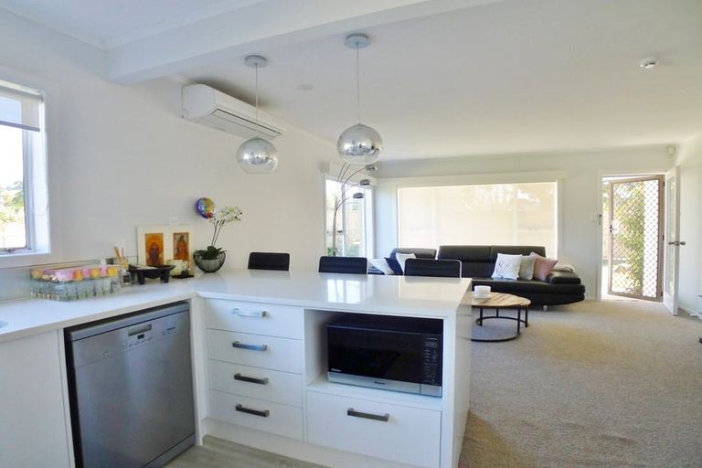 Photo of property in 1/29 Nikau Street, New Lynn, Auckland, 0600