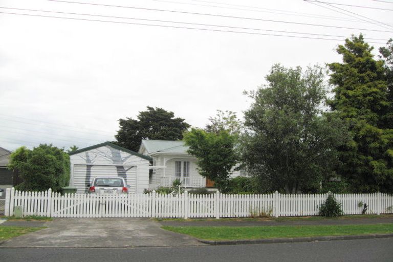 Photo of property in 18 Graham Road, Conifer Grove, Takanini, 2112