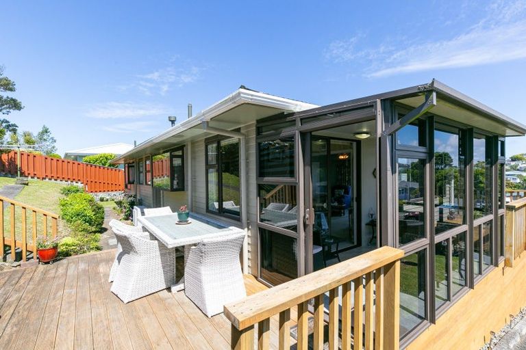 Photo of property in 4 Pelorous Street, Paparangi, Wellington, 6037