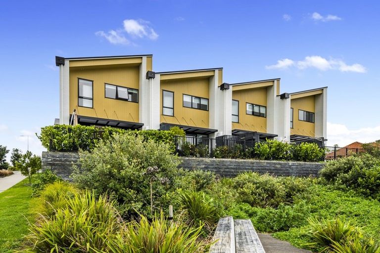 Photo of property in 10 Frances Bryers Road, Hobsonville, Auckland, 0616