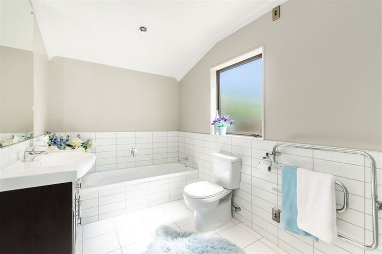 Photo of property in 19 Bluewater Place, Paraparaumu, 5032