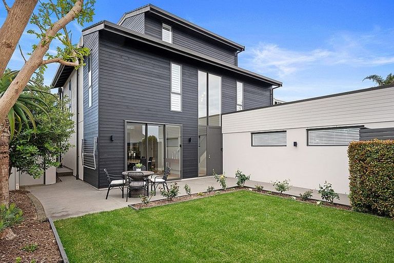 Photo of property in 9 Craig Road, Milford, Auckland, 0620