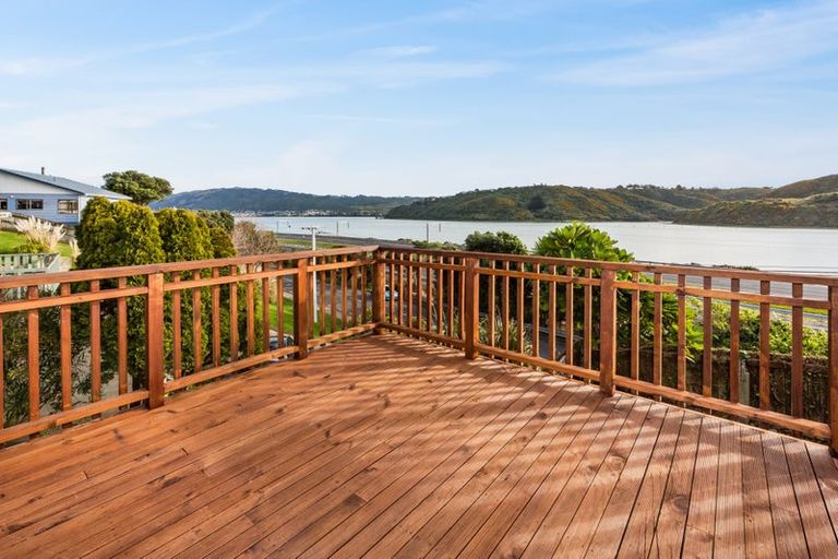 Photo of property in 32 Papakowhai Road, Papakowhai, Porirua, 5024