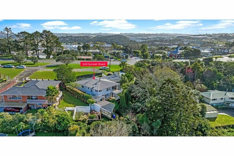 Photo of property in 249 Sunset Road, Sunnynook, Auckland, 0632