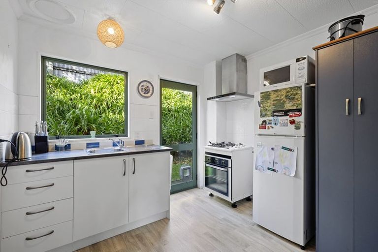 Photo of property in 142 Seaview Road, Westown, New Plymouth, 4310