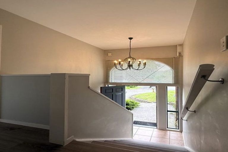 Photo of property in 11 Van Dyke Place, West Harbour, Auckland, 0618