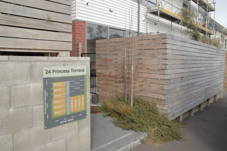 Photo of property in 7/24 Princess Terrace, Newtown, Wellington, 6021