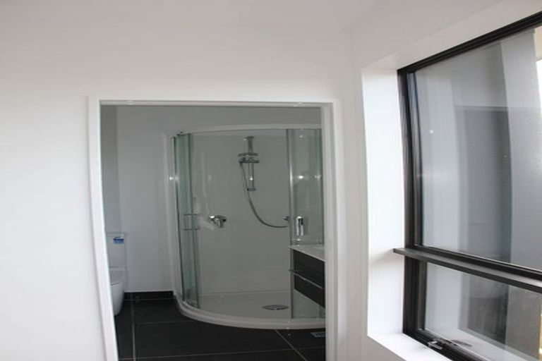 Photo of property in 15/62 Spenmoor Street, Newlands, Wellington, 6037