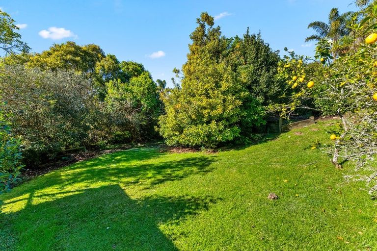 Photo of property in 2/3 Holt Avenue, Torbay, Auckland, 0630