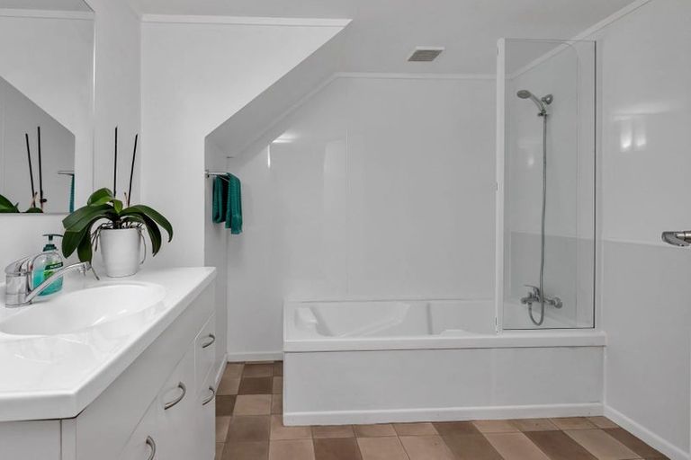 Photo of property in 122 Parakiore Road, Ngararatunua, Whangarei, 0176