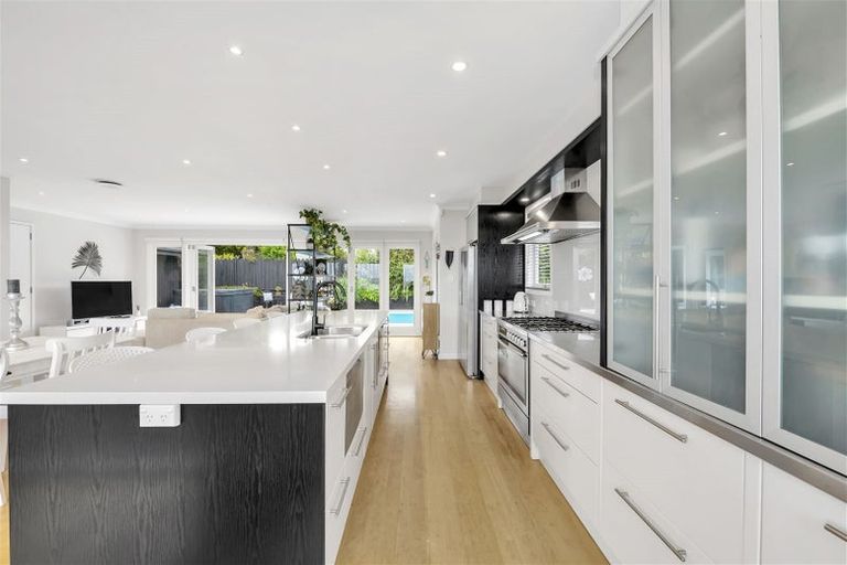 Photo of property in 3 Page Point, Mellons Bay, Auckland, 2014