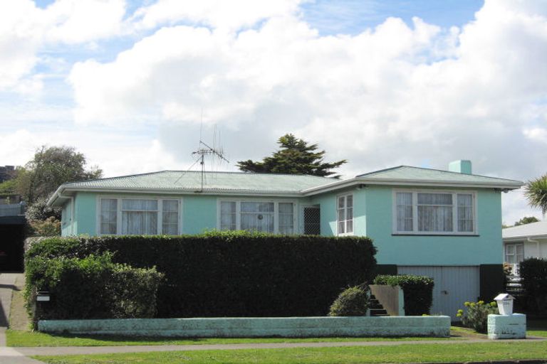 Photo of property in 124 Cornfoot Street, Castlecliff, Whanganui, 4501