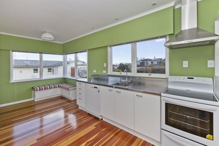 Photo of property in 27 Mcbreen Avenue, Northcote, Auckland, 0627