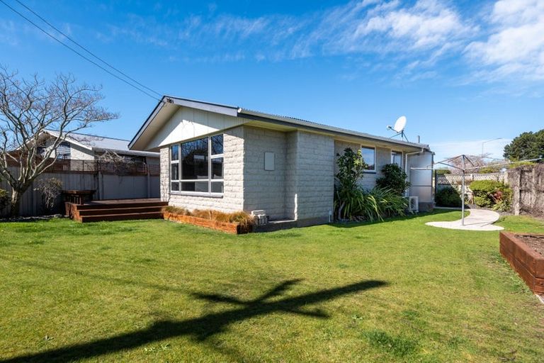 Photo of property in 39 Inwoods Road, Parklands, Christchurch, 8083