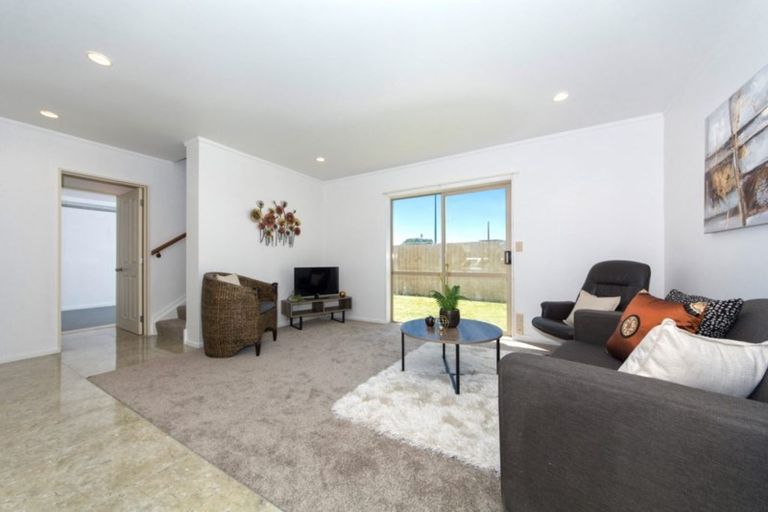 Photo of property in 9 Lockington Avenue, Henderson, Auckland, 0612