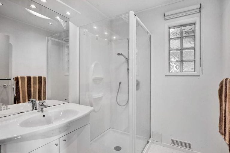 Photo of property in 6 Peace Avenue, Moturoa, New Plymouth, 4310