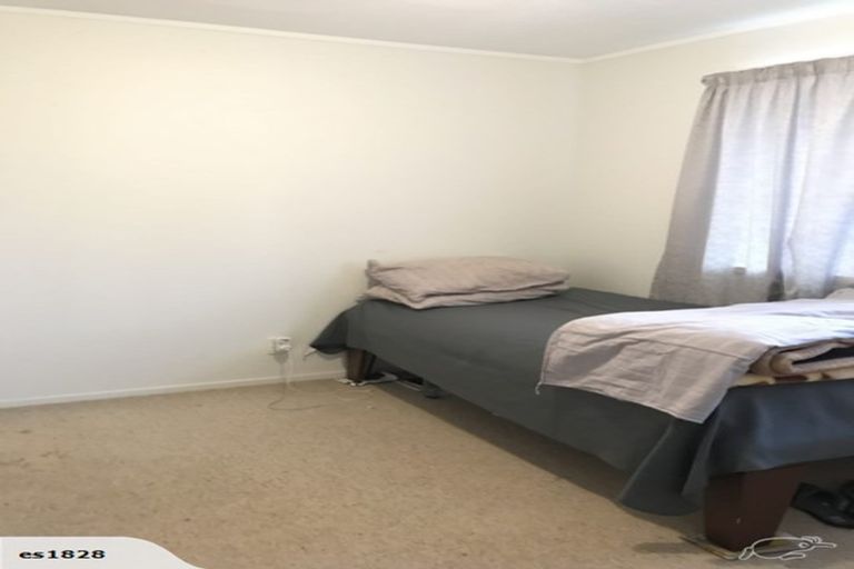 Photo of property in 19 Glennandrew Drive, Half Moon Bay, Auckland, 2012