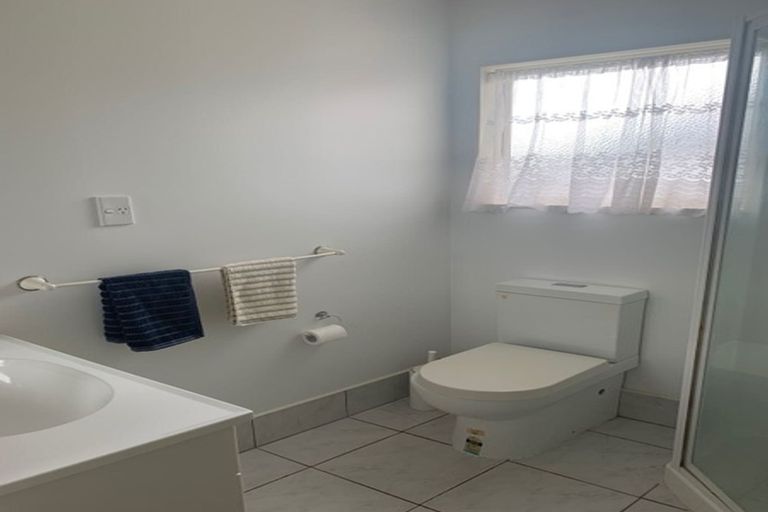 Photo of property in 15 Vermeer Place, West Harbour, Auckland, 0618