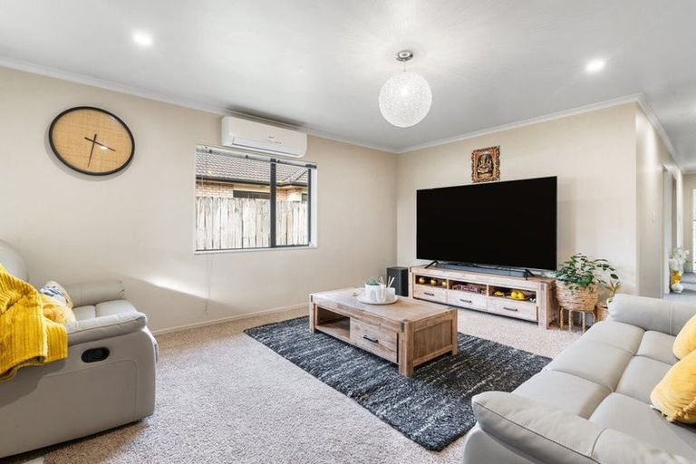 Photo of property in 8 Maadi Place, Papakura, 2110