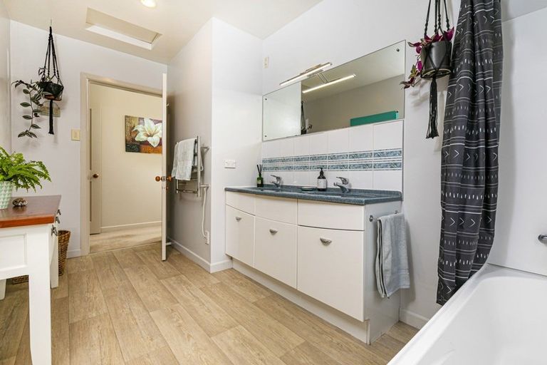 Photo of property in 29 Korotaha Terrace, Rothesay Bay, Auckland, 0630